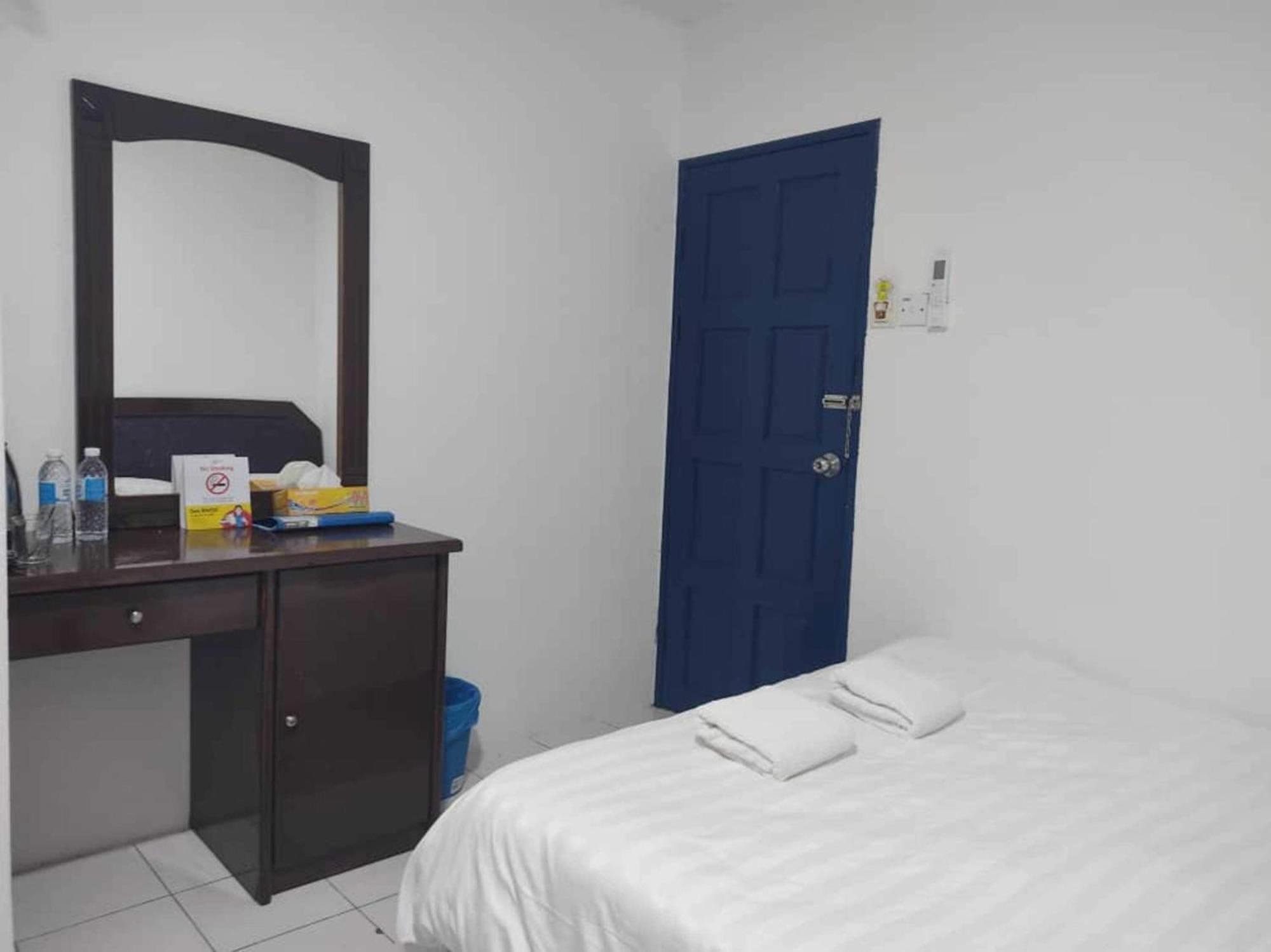 Oyo 91033 Vaigan Hotel Bintulu Exterior photo