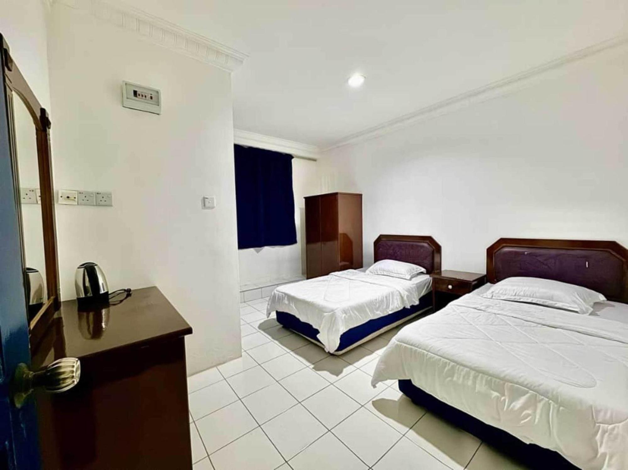 Oyo 91033 Vaigan Hotel Bintulu Exterior photo