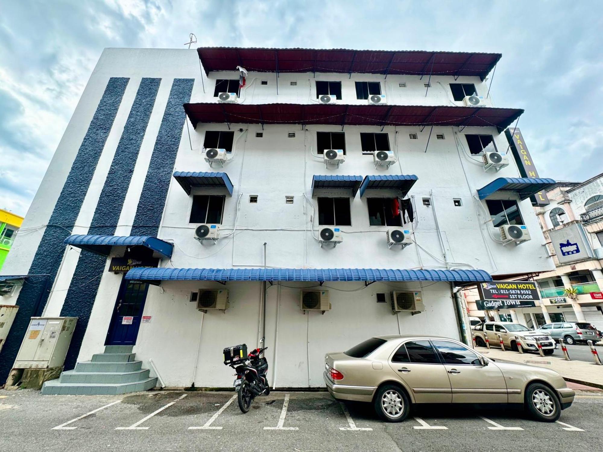 Oyo 91033 Vaigan Hotel Bintulu Exterior photo